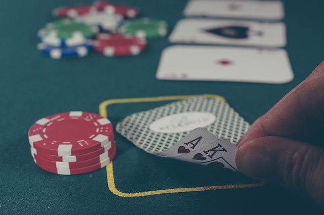 Unveiling the Secrets of Pro Poker Players: Insider Tips for Dominating the Table!